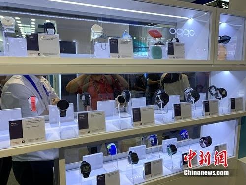 资料图：5G终端产品展示。<a target='_blank'  data-cke-saved-href='http://www.chinanews.com/' href='http://www.chinanews.com/' >中新网</a> 吴涛 摄